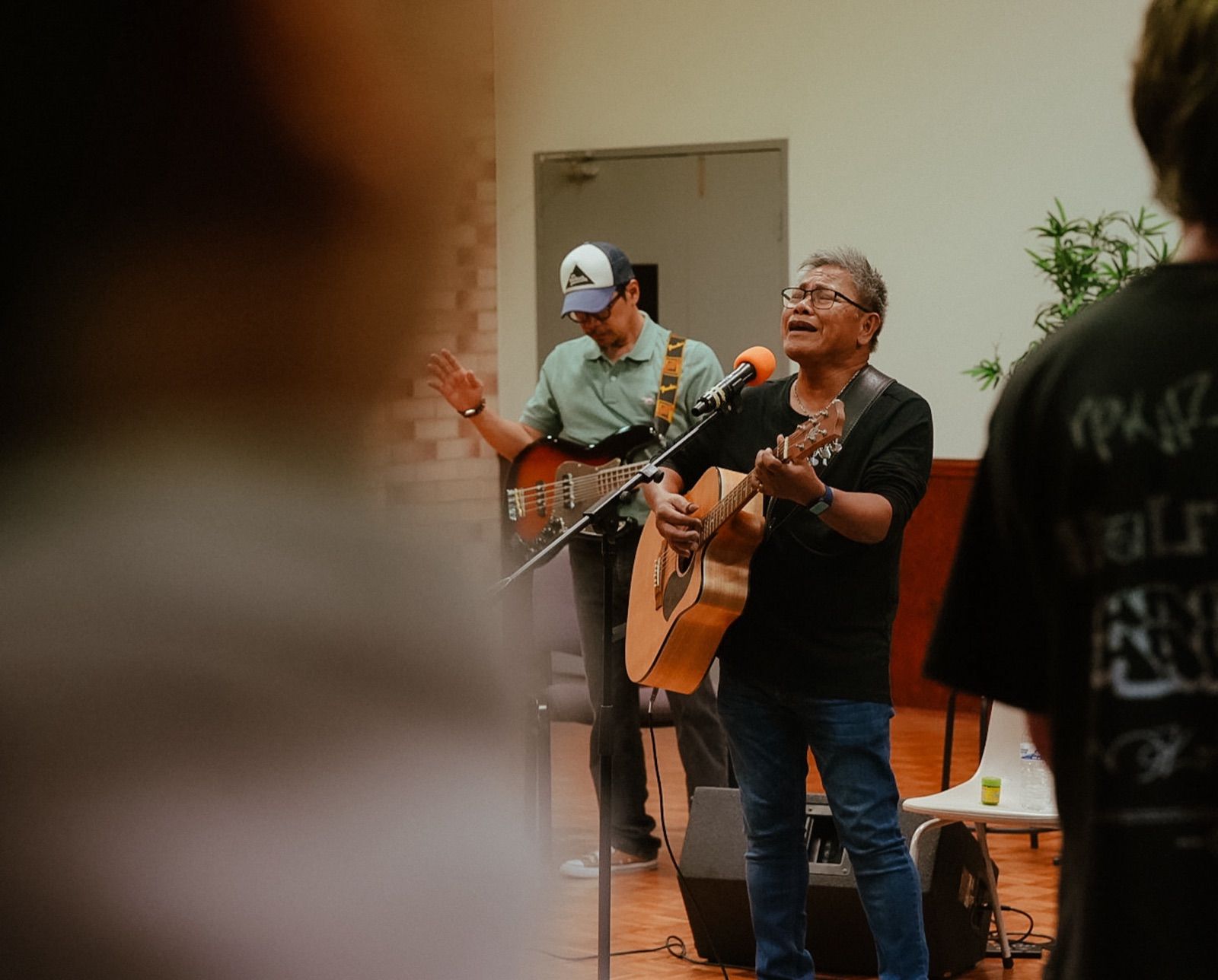 Two guitarists lead worship at CoastWIDE Church